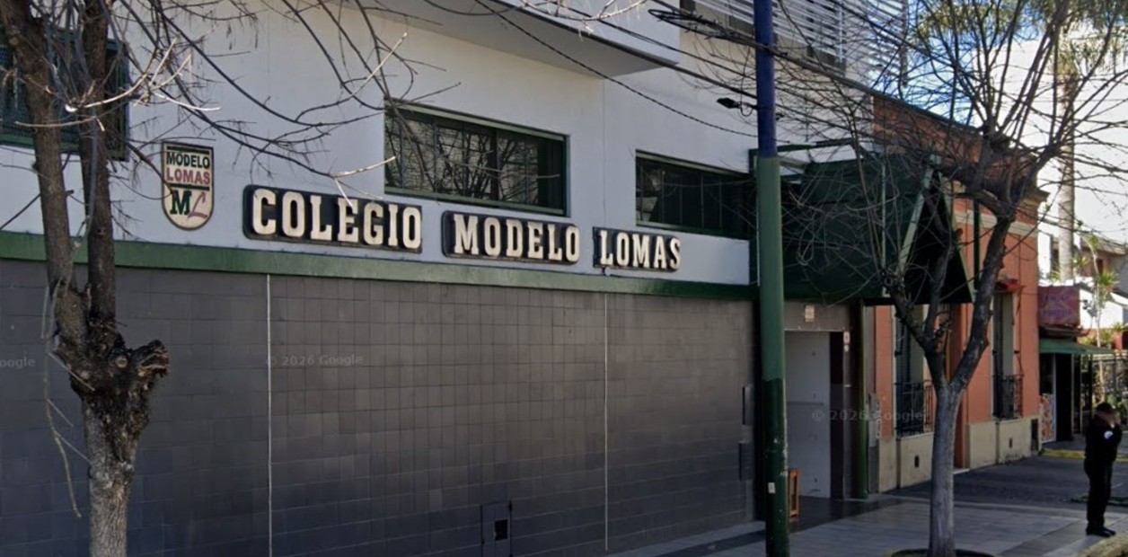 Lomas de Zamora: allanaron las casas de alumnos acusados de crear fotos de compañeras desnudas usando IA, e investigan a un adulto