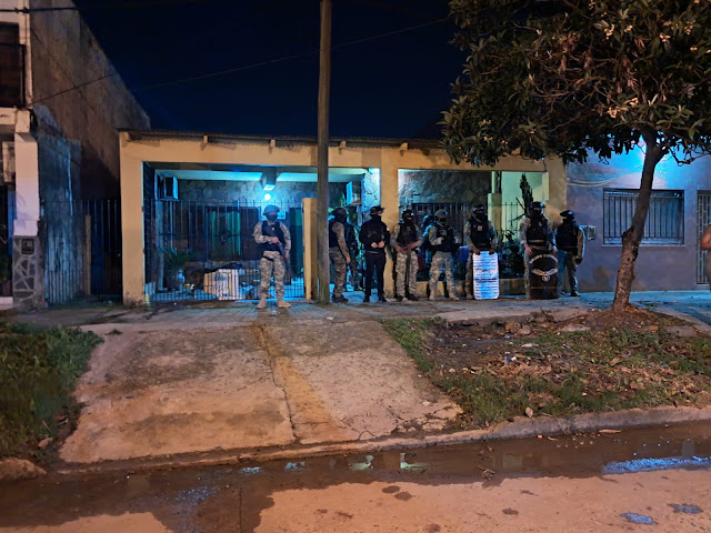 Barrio Virgen de Lourdes: Durante una intervención tres policías resultaron lesionados