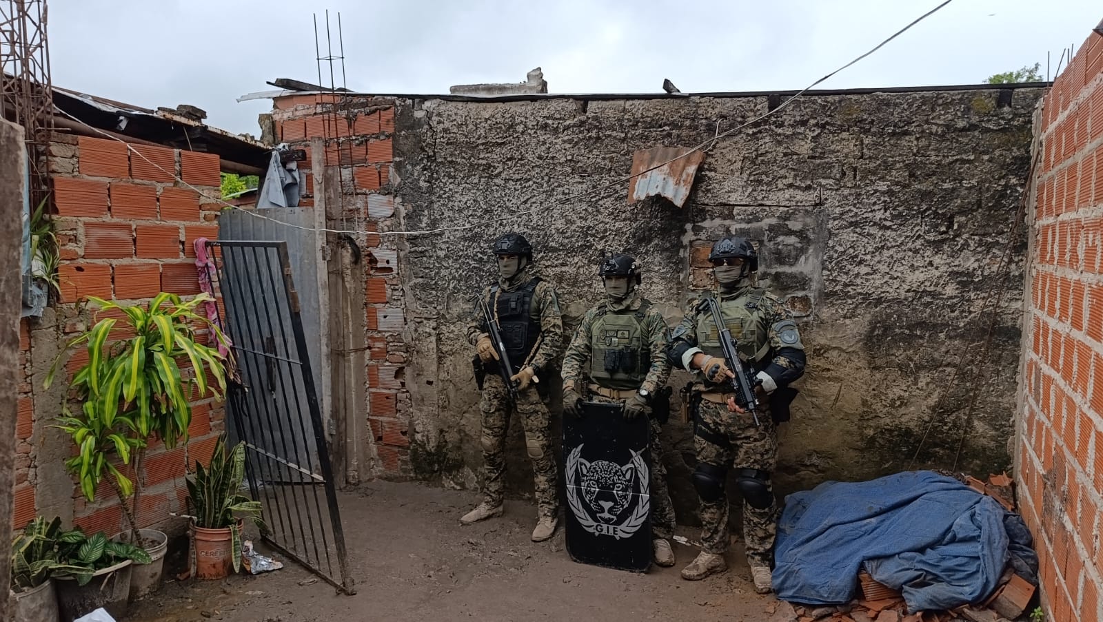 La Policía detuvo a dos personas, recuperó objetos de valor y secuestró cocaína