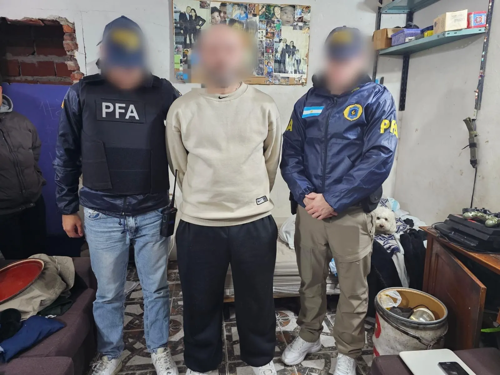 Arrestaron a tres empleados de Migraciones por falsificar registros para darle la residencia a 101 colombianos