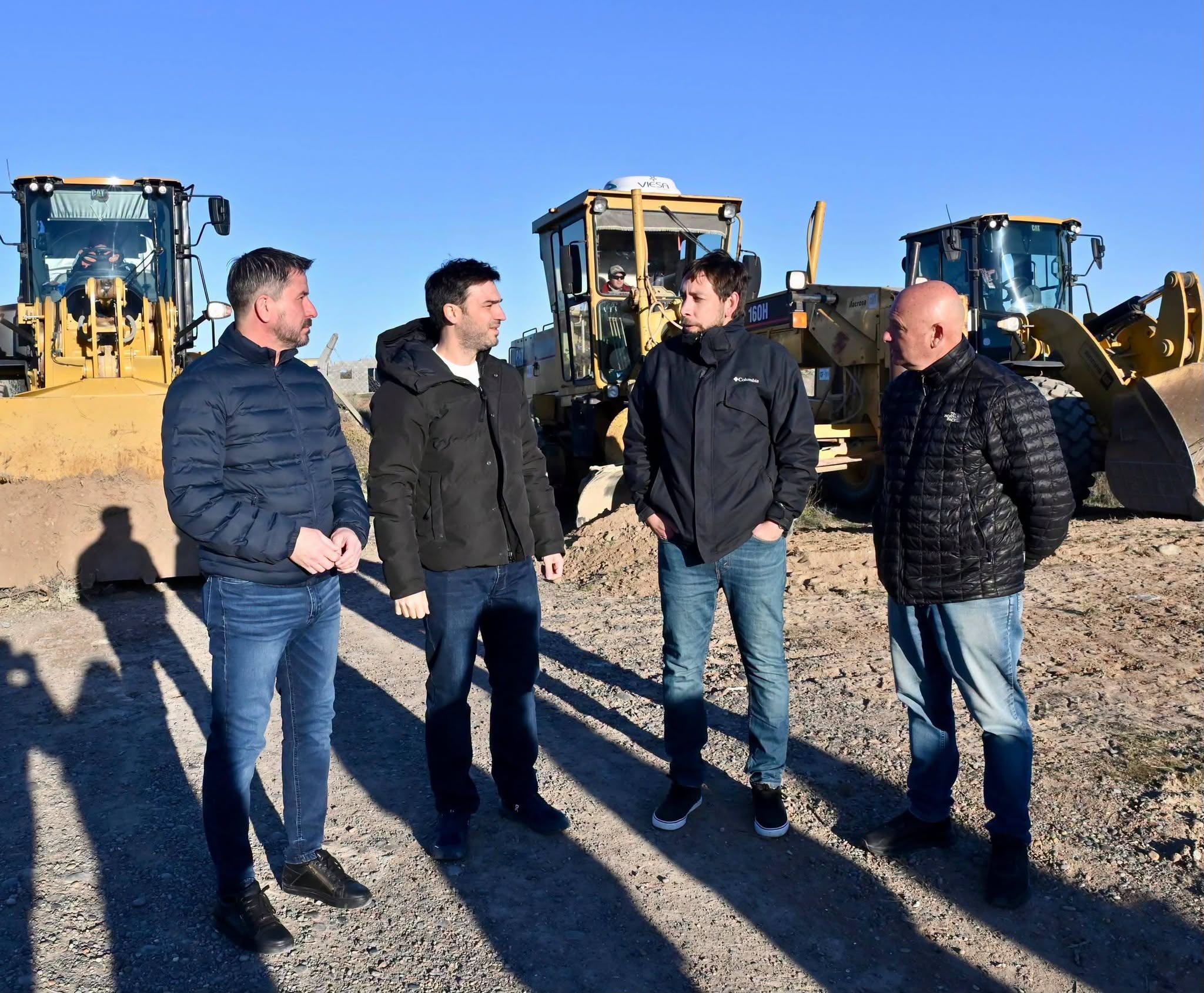 gnacio Torres y Gerardo Merino recorrieron el inicio de obra de la Zona Franca, que fortalecerá el perfil logístico y exportador de la región gnacio Torres y Gerardo Merino recorrieron el inicio de obra de la Zona Franca, que fortalecerá el perfil logístico y exportador de la región