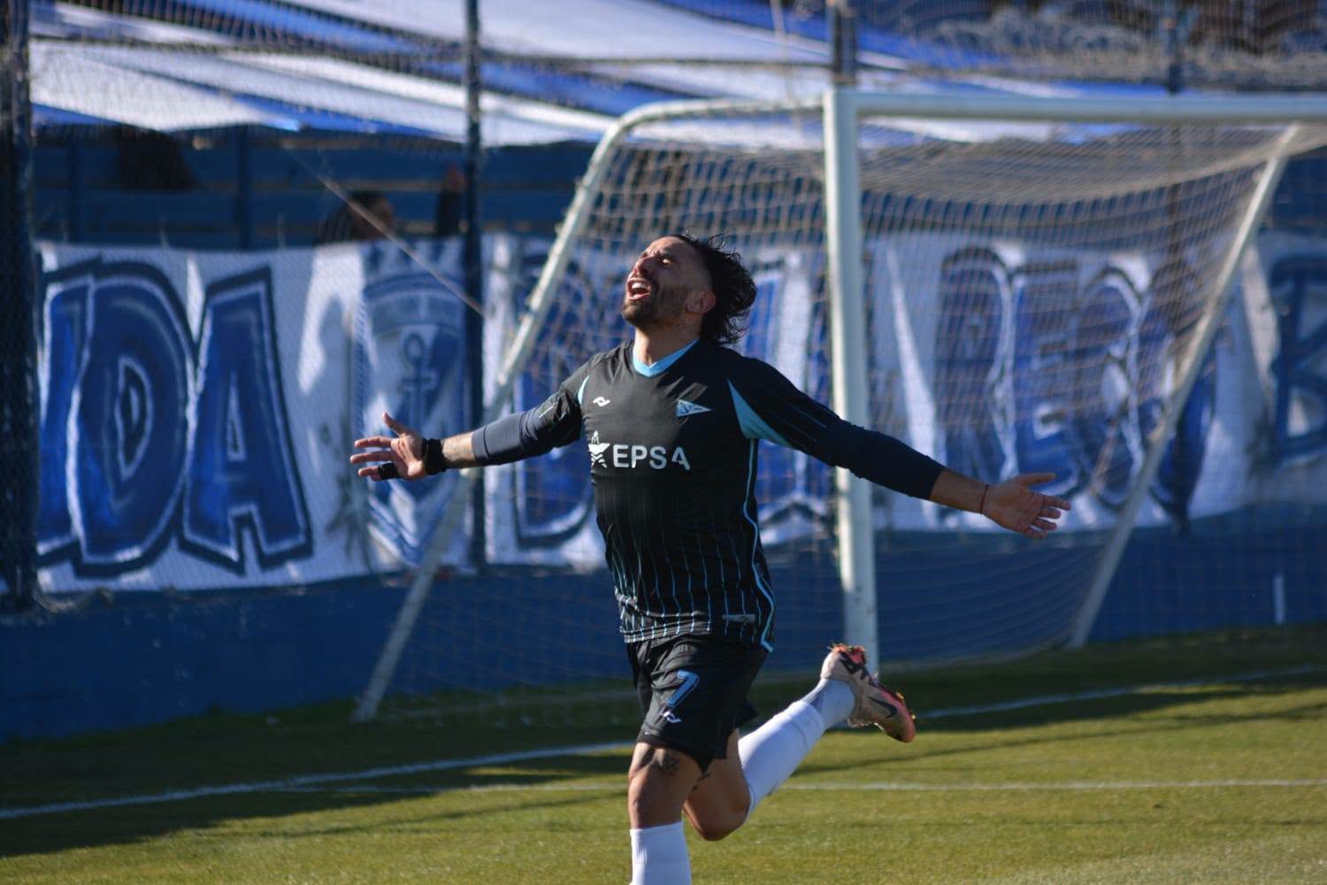 GUILLERMO BROWN VOLVIÓ A GANAR Y TOMÓ OXÍGENO EN LA REVÁLIDA