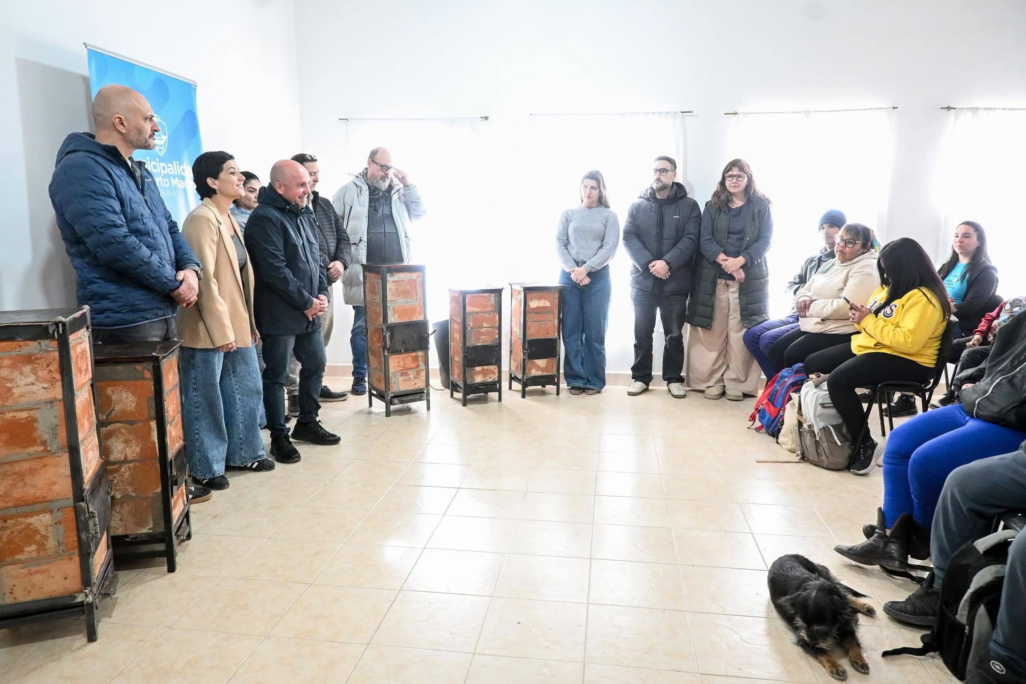 Municipalidad de Puerto Madryn Gustavo Sastre ENTREGAMOS ESTUFAS PARA FAMILIAS DE PUERTO MADRYN Municipalidad de Puerto Madryn Gustavo Sastre ENTREGAMOS ESTUFAS PARA FAMILIAS DE PUERTO MADRYN