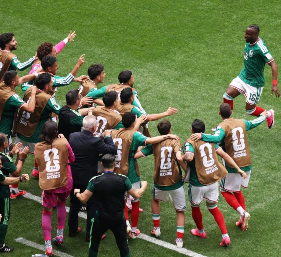 México supera a Sudáfrica y sonríe en el debut
