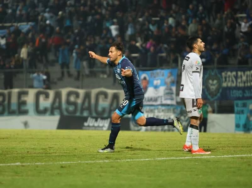 El Lobo no le pierde pisada al Bohemio