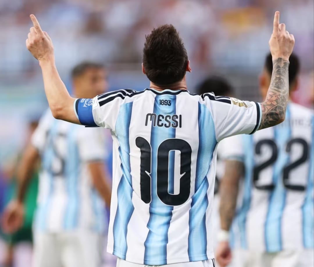 Messi brilla y Argentina inicia su camino con un sólido triunfo