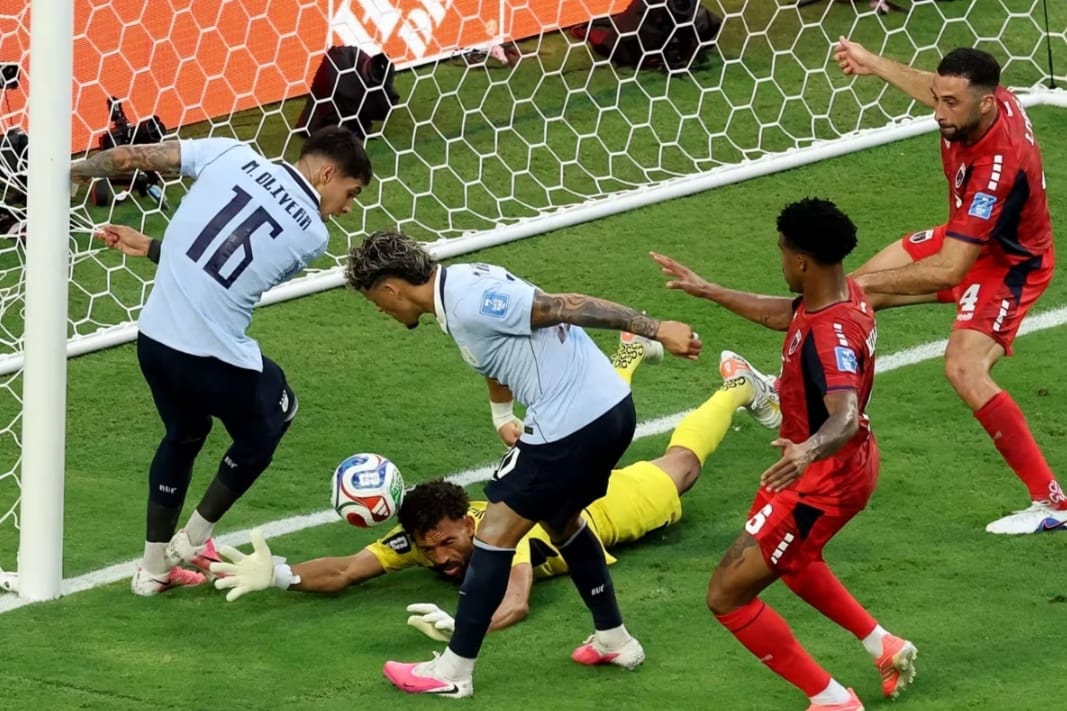 Uruguay y Cabo Verde igualaron 2-2, y el grupo H quedó abierto