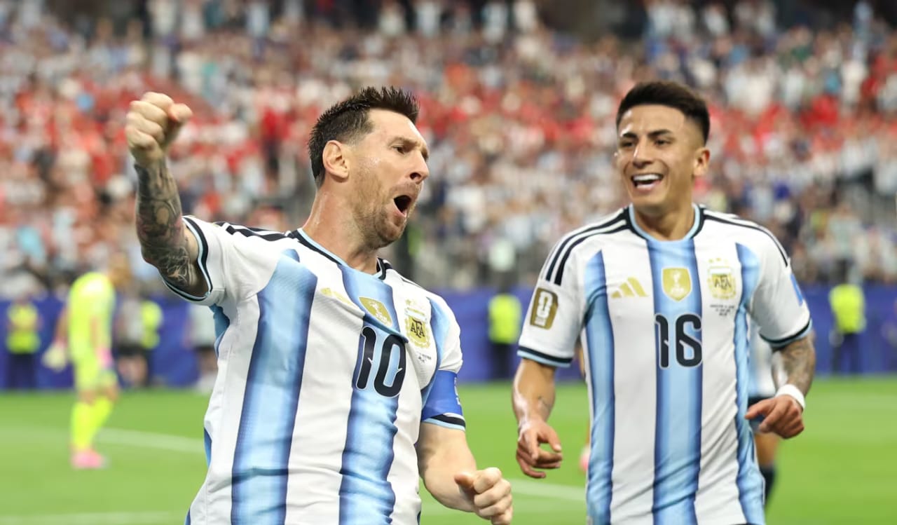 Argentina se clasifica para los dieciseisavos en el día del gran récord de Messi