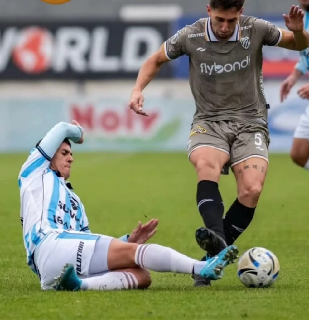 En el debut de Coleoni, Racing alcanzó el empate en tiempo de descuento