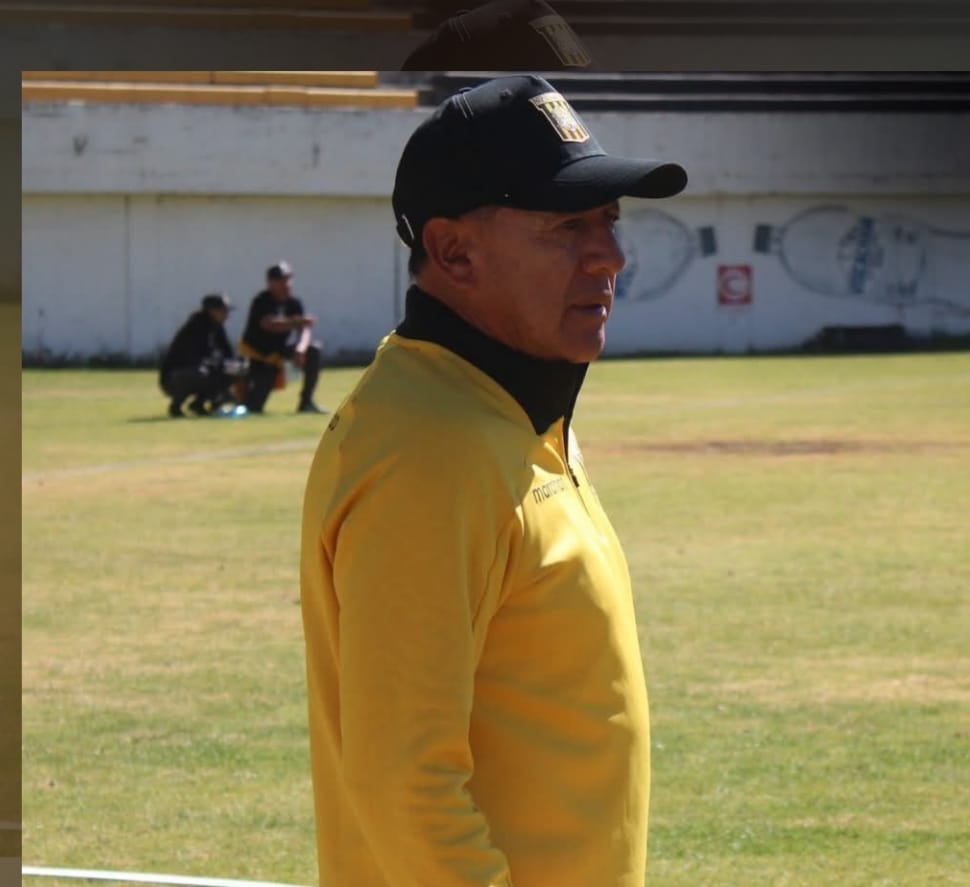 El ecuatoriano Sixto Vizuete dejó de ser entrenador de The Strongest