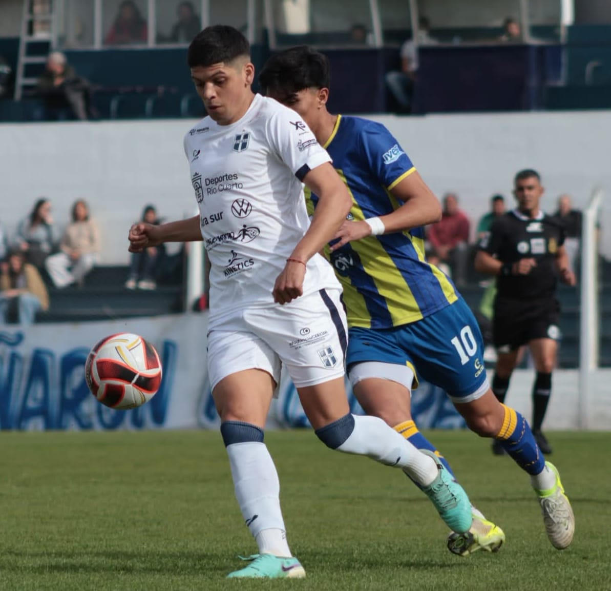 Atenas clasificó a la Zona Campeonato