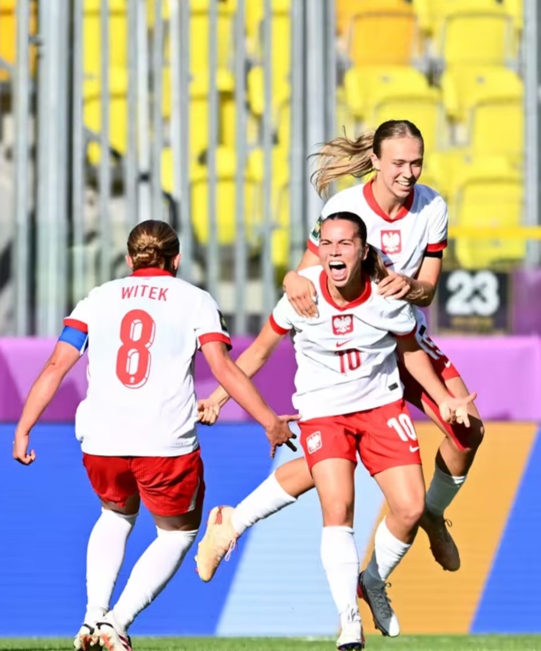 La anfitriona Polonia triunfa en su debut y Benín hace historia