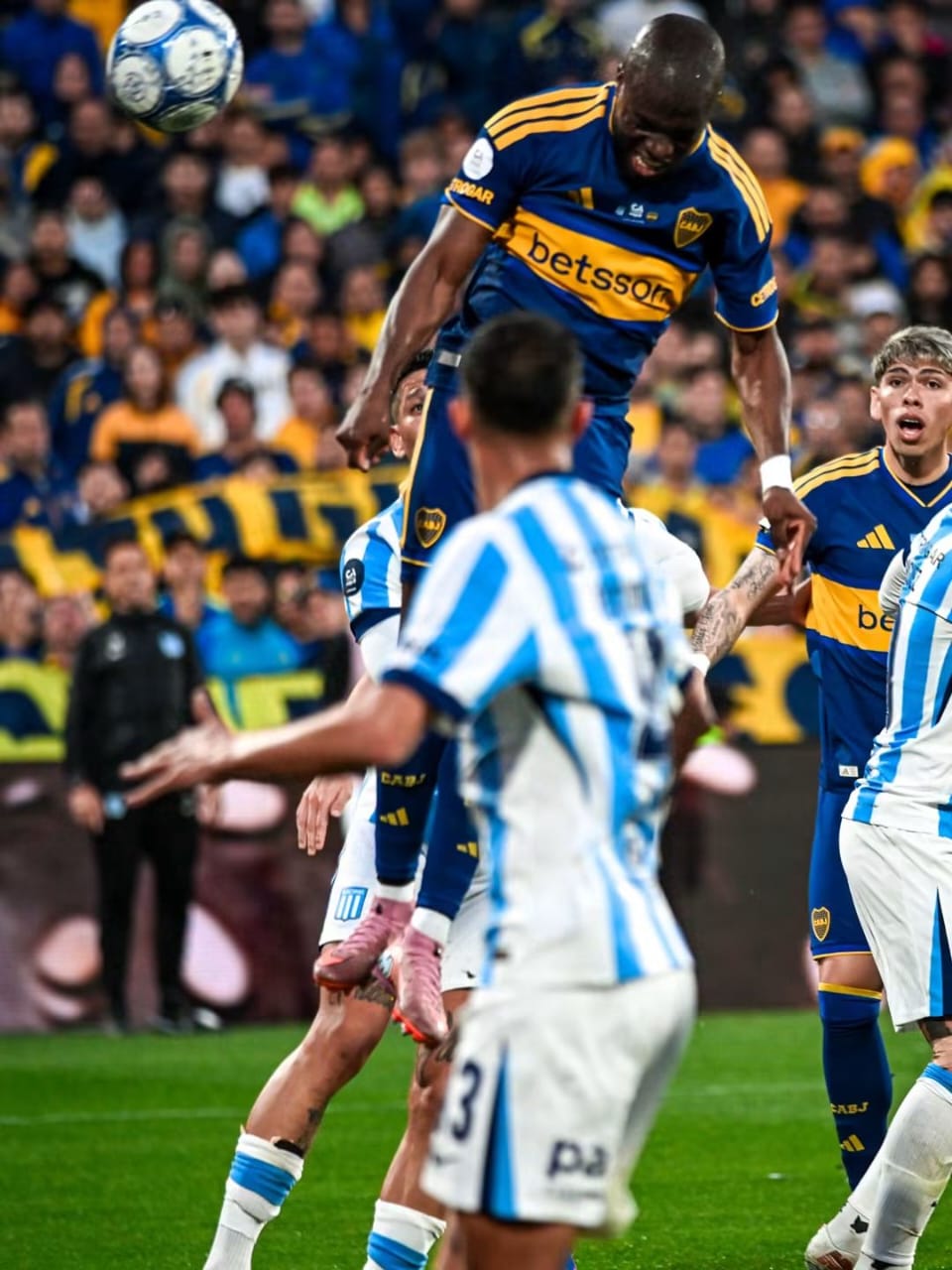 Con tres goles de Enner Valencia llegó a Semifinales