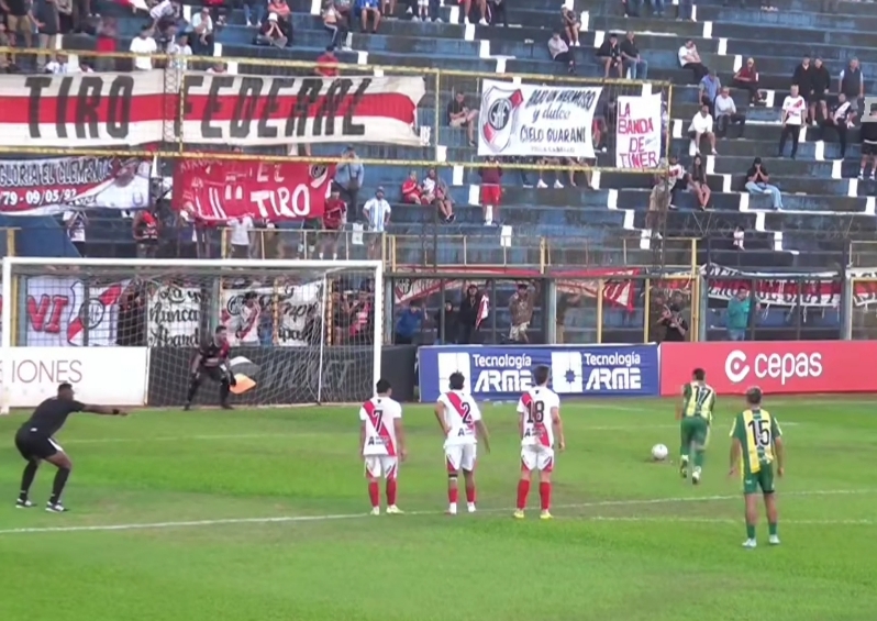 Tres expulsados, un penal atajado y dos goles en Misiones