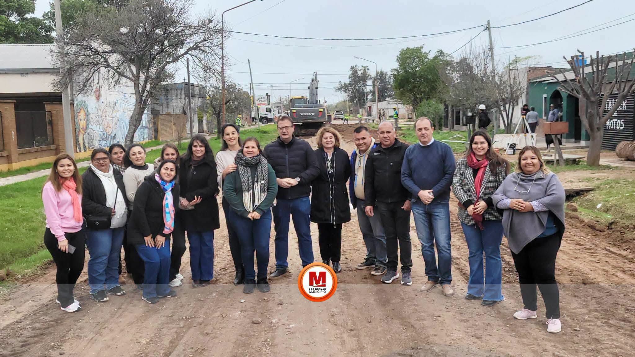LAS BREÑAS: COMENZARON LOS TRABAJOS DE MOVIMIENTO DE SUELO EN CALLE DOCENTES BREÑENSES