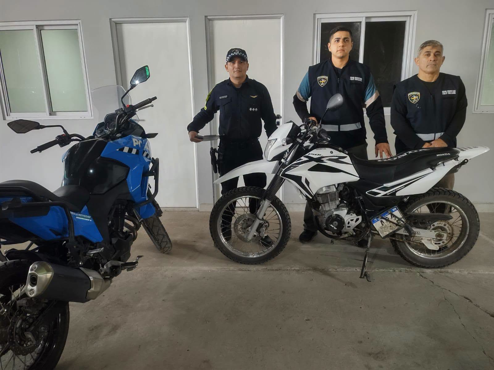 CHACO: CAMINERA RECUPERA MOTOCICLETA BUSCADA HACE 3 AÑOS E INTERVIENEN CARGAS POR ANOMALIAS EN SUS DOCUMENTACIONES