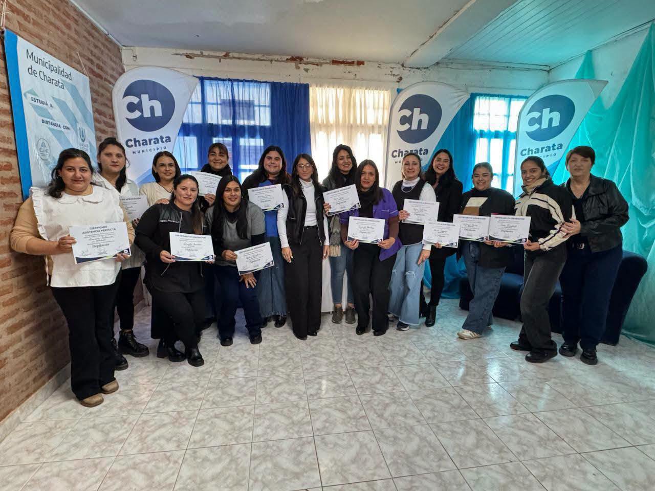 CHARATA: ENTREGA DE CERTIFICADOS DE APROBACIÓN DEL CURSO DE DEPILACIÓN