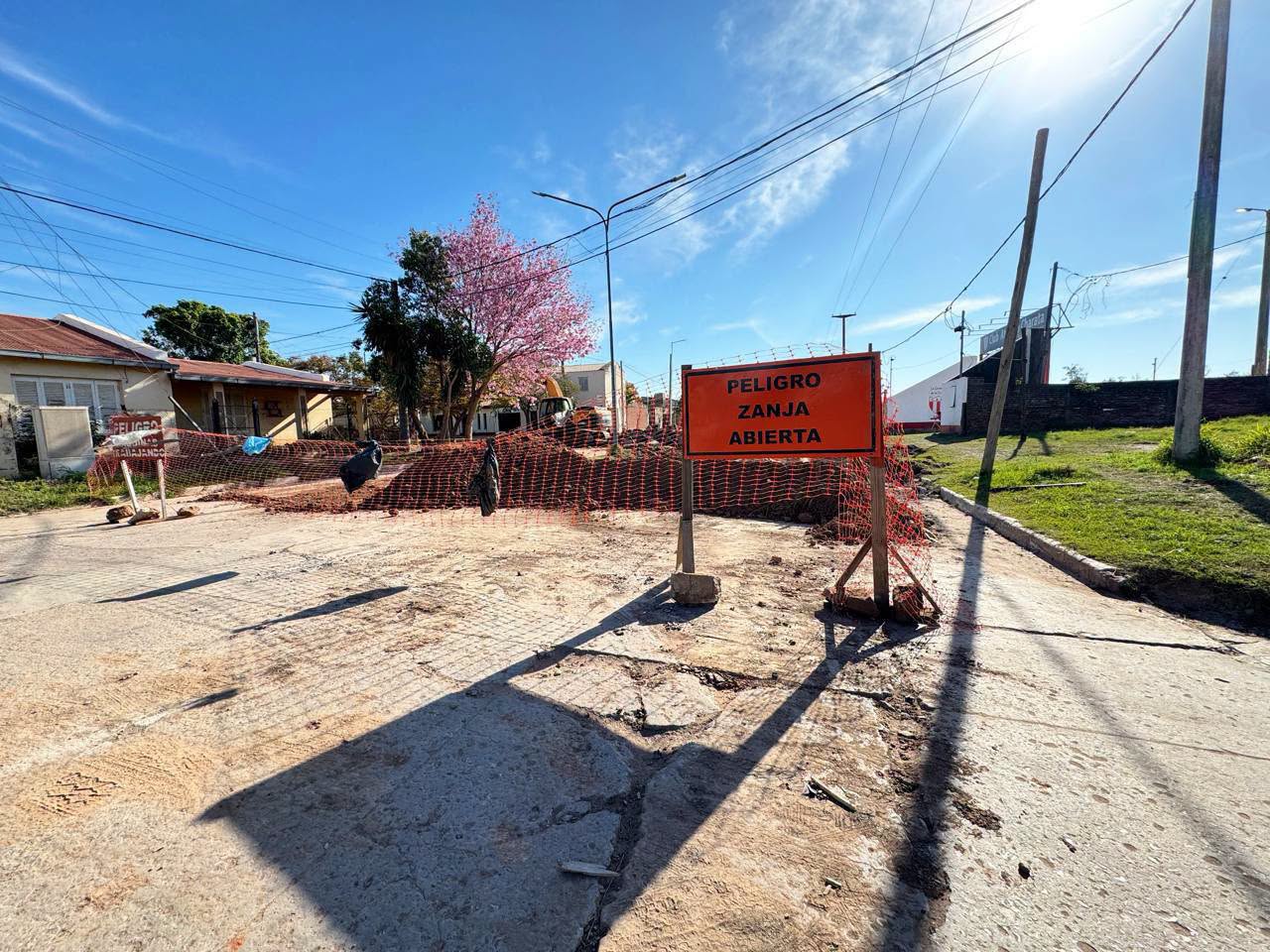 CHARATA: EL INTENDENTE RUBÉN RACH SUPERVISÓ  EL AVANCE DE LA PAVIMENTACIÓN DE AV. CASEROS