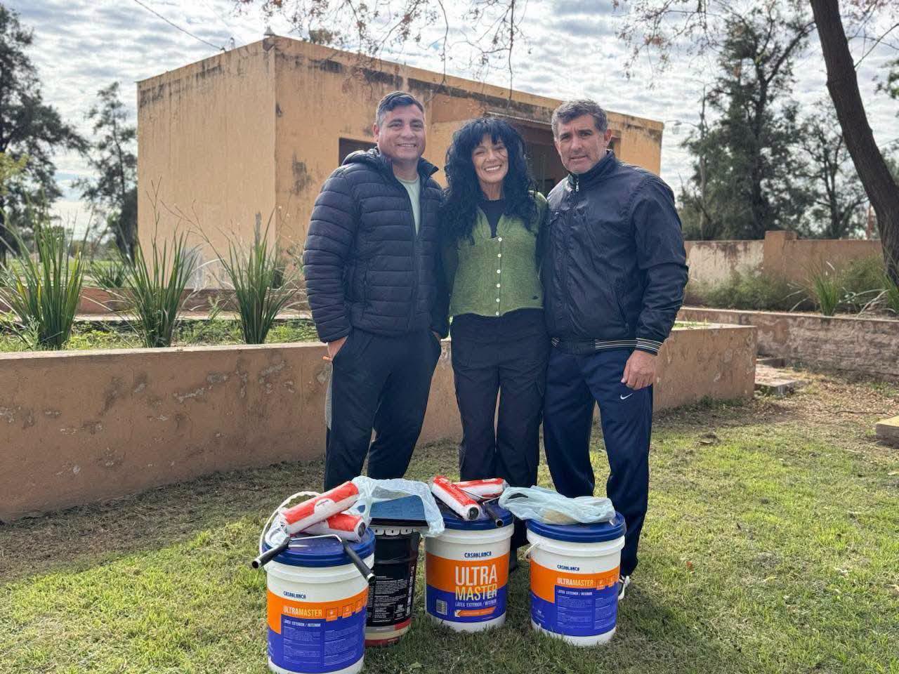 CHARATA: ENTREGA DE MATERIALES AL POLIDEPORTIVO JORGE «HACHA» APUD