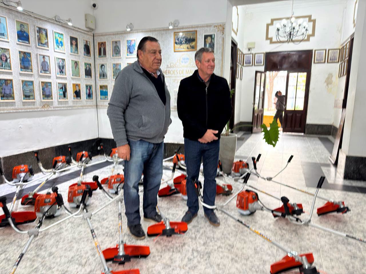 CHARATA: EL INTENDENTE RACH REALIZÓ LA ENTREGA DE NUEVAS MOTOGUADAÑAS PARA FORTALECER LOS SERVICIOS PÚBLICOS