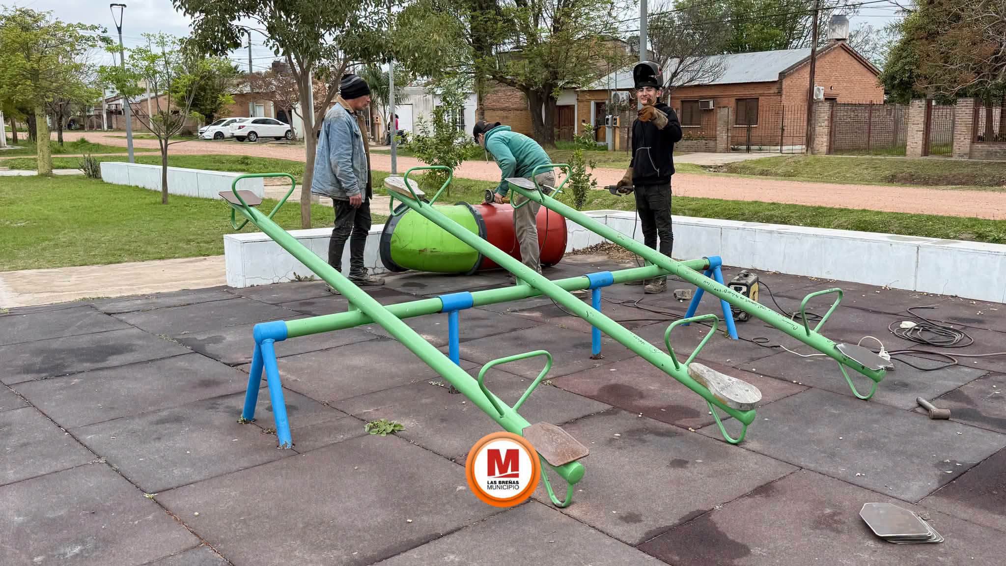 LAS BREÑAS: REPARACIONES DE JUEGOS INFANTILES EN PLAZOLETA MALVINAS ARGENTINAS