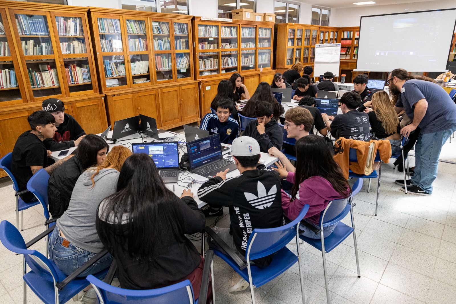 La Municipalidad fortalece habilidades digitales a través de Usina Digital
