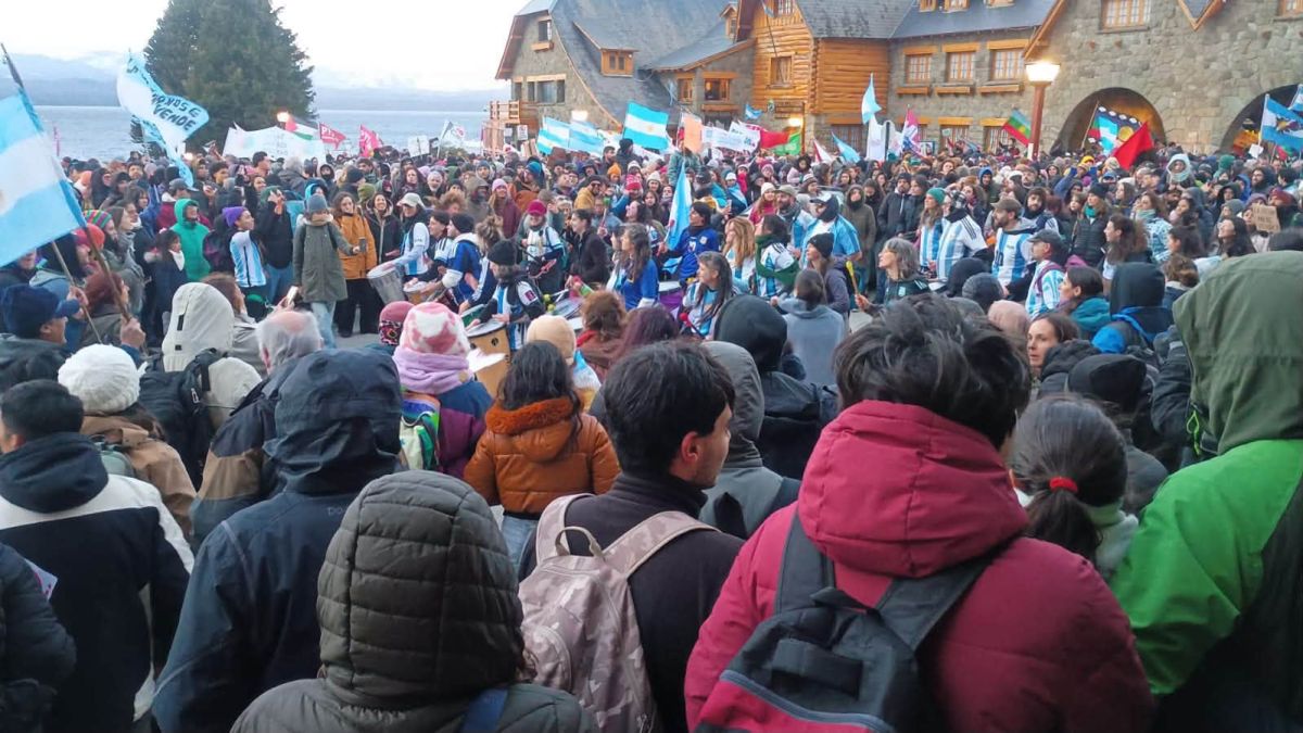 En todas las ciudades de la Patagonia se marchó contra la venta de tierras a extranjeros