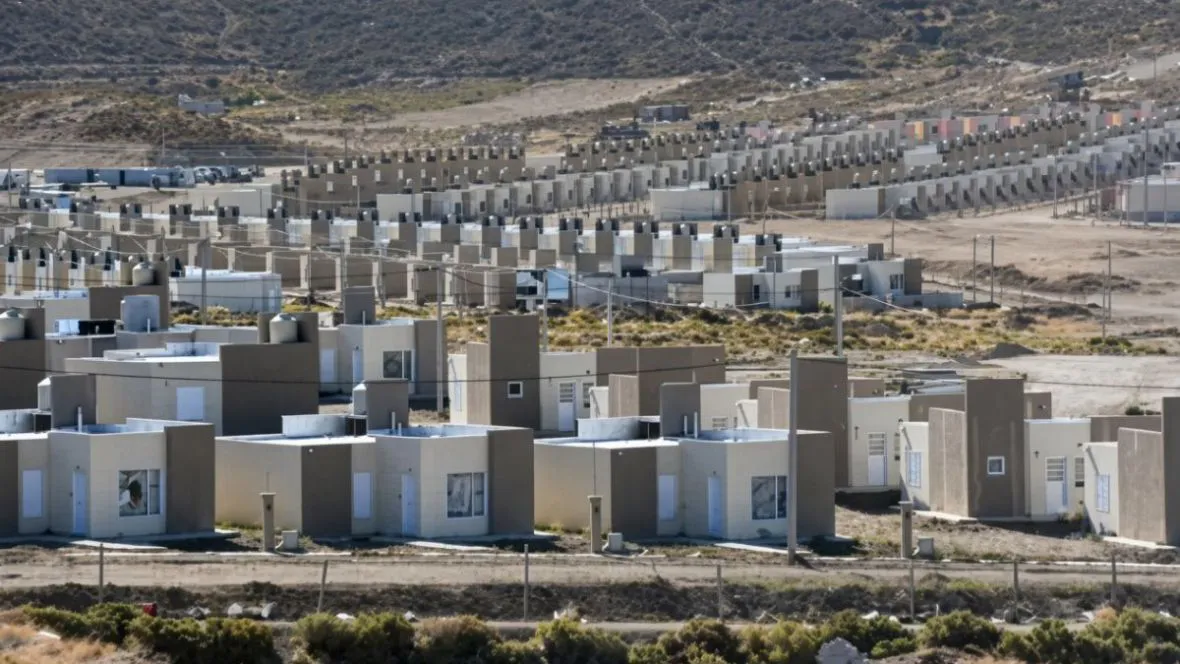 Fiscalía acusó a cinco mujeres por 594 presuntas estafas con viviendas en Comodoro