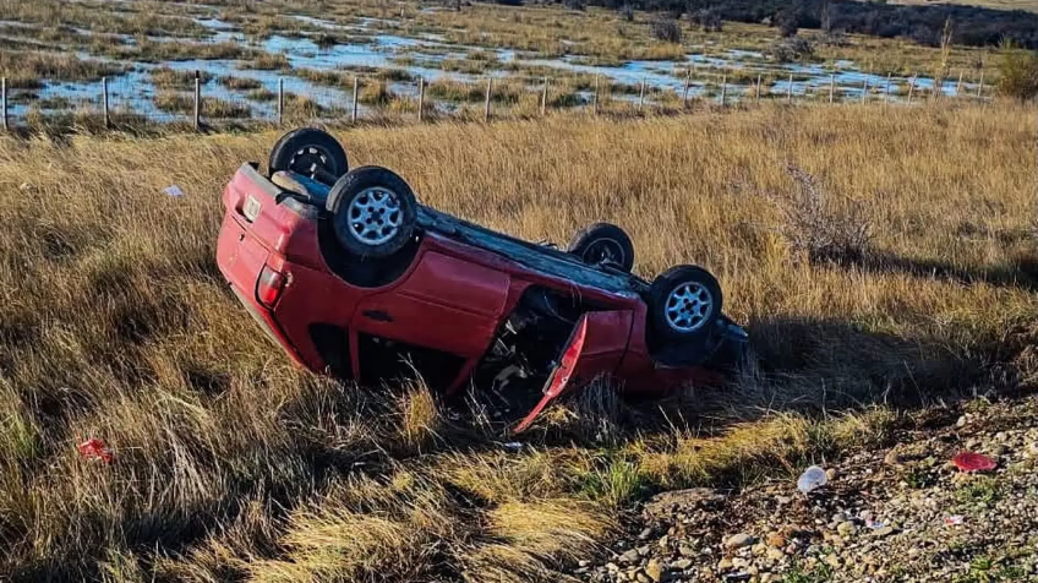 Volcó sobre la Ruta 27 y tuvo que ser trasladado al hospital