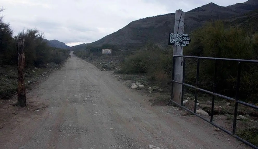 En El Bolsón le pusieron tranquera a una ruta y la Justicia repartió llaves para poder pasar