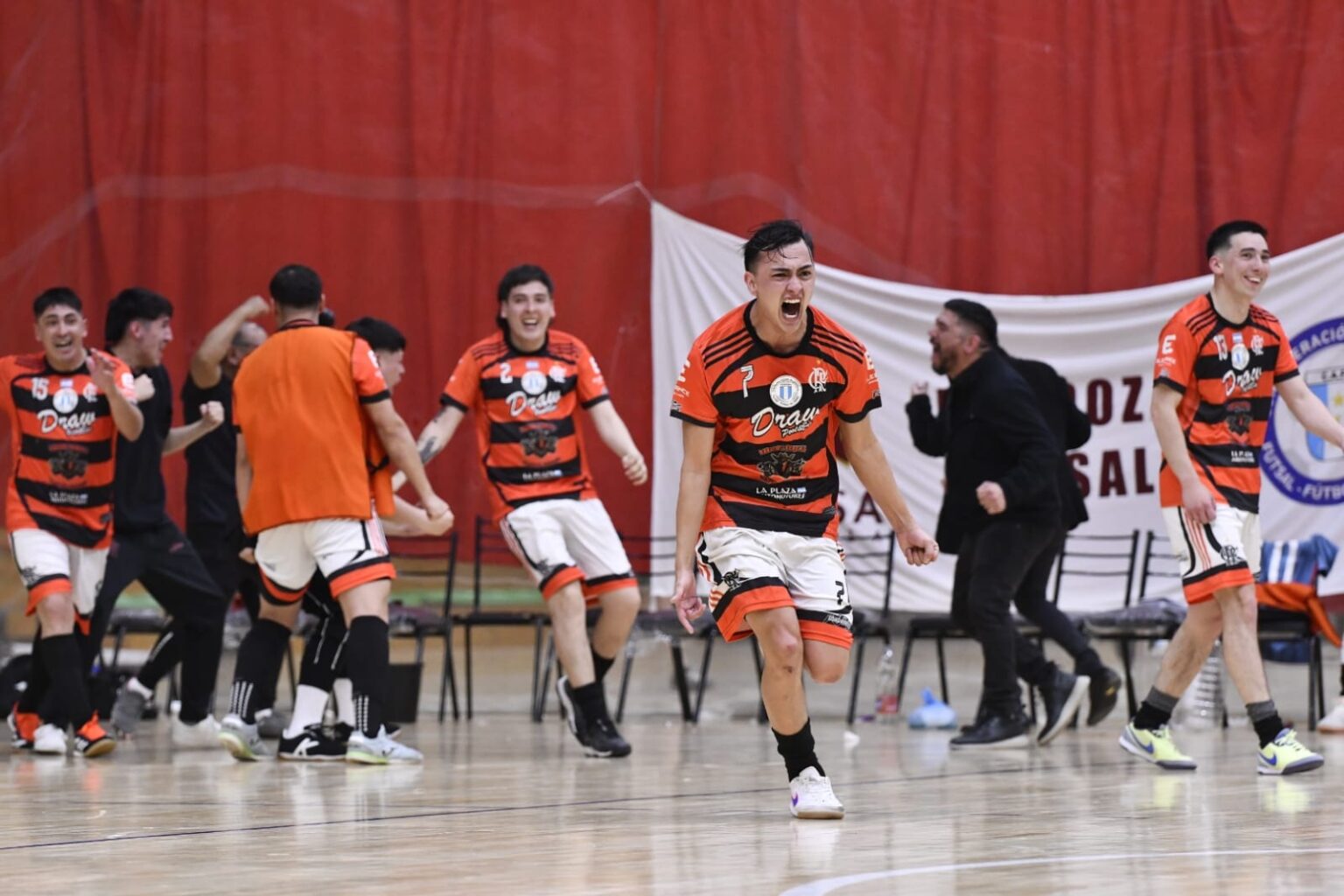 Futsal: Flamengo se metió entre los cuatro mejores del país