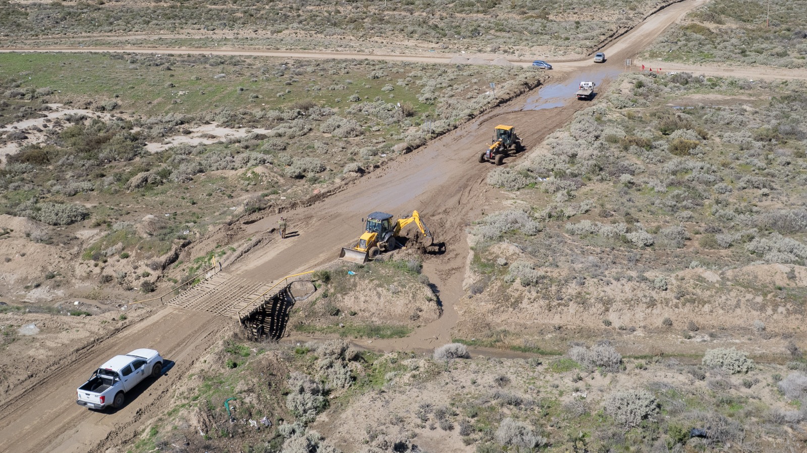 Continúa el reacondicionamiento vial en calles y caminos principales de Comodoro