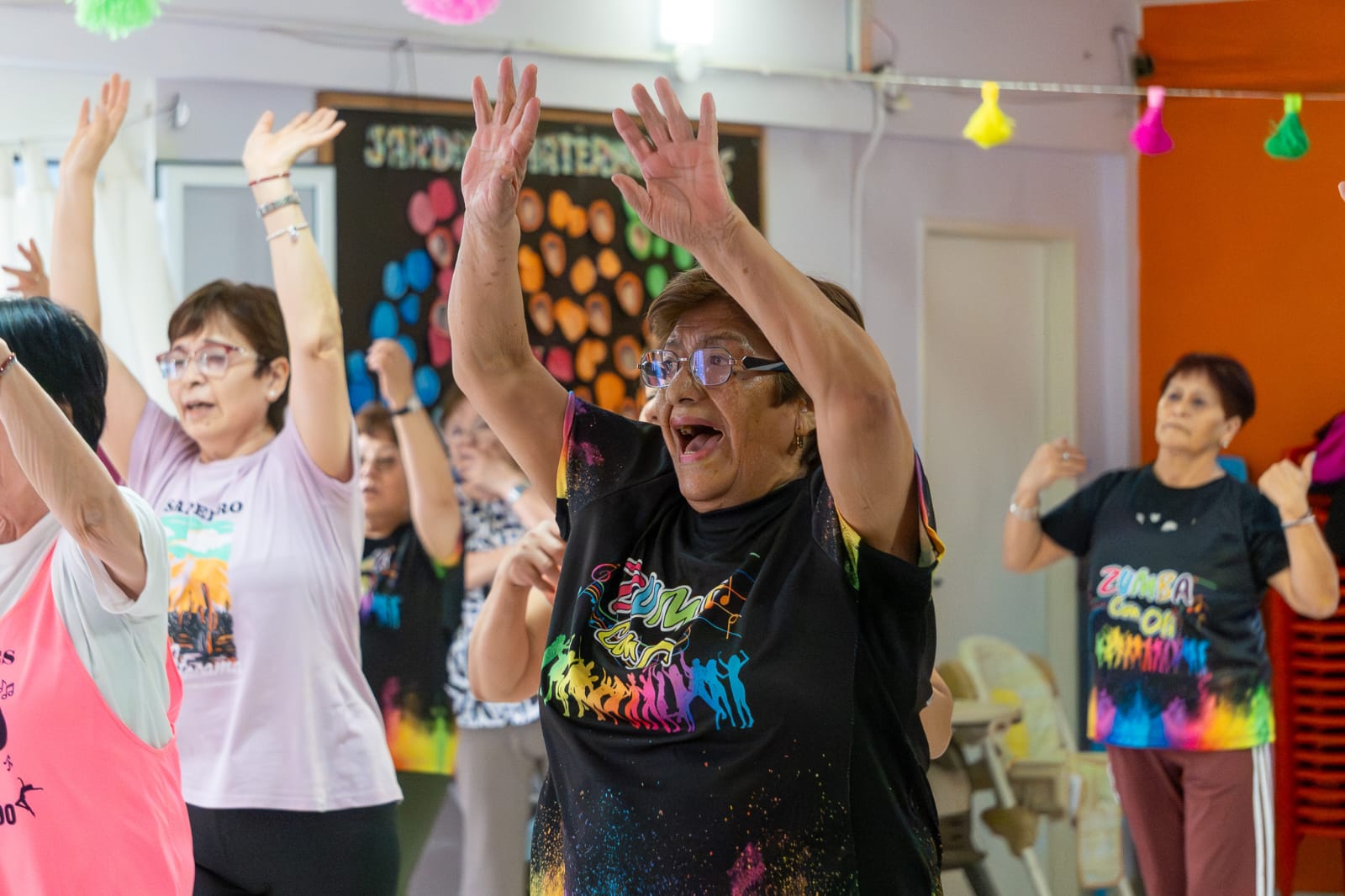 Zumba, una actividad recreativa que impulsa a las mujeres en el barrio San Martín