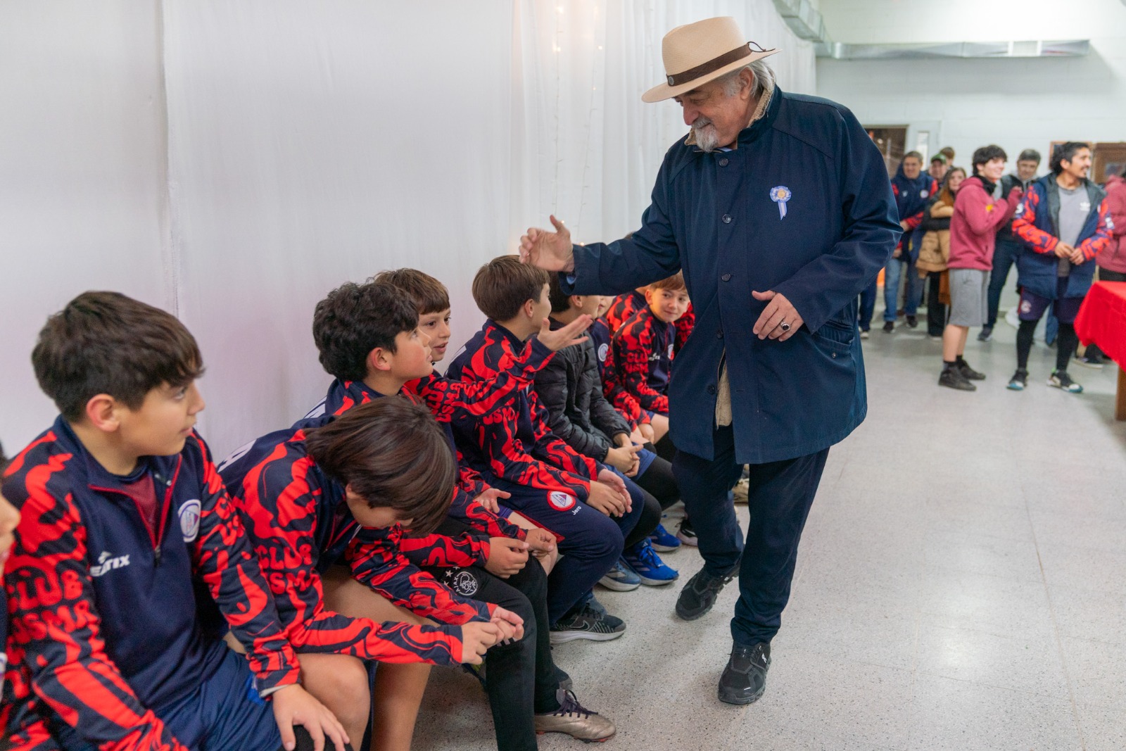 Othar acompañó la inauguración de la tienda y los nuevos vestuarios de USMA en su 95° aniversario