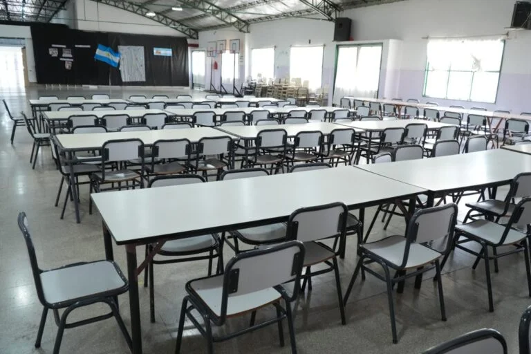 Chubut avanza con la distribución de equipamiento en escuelas de toda la provincia