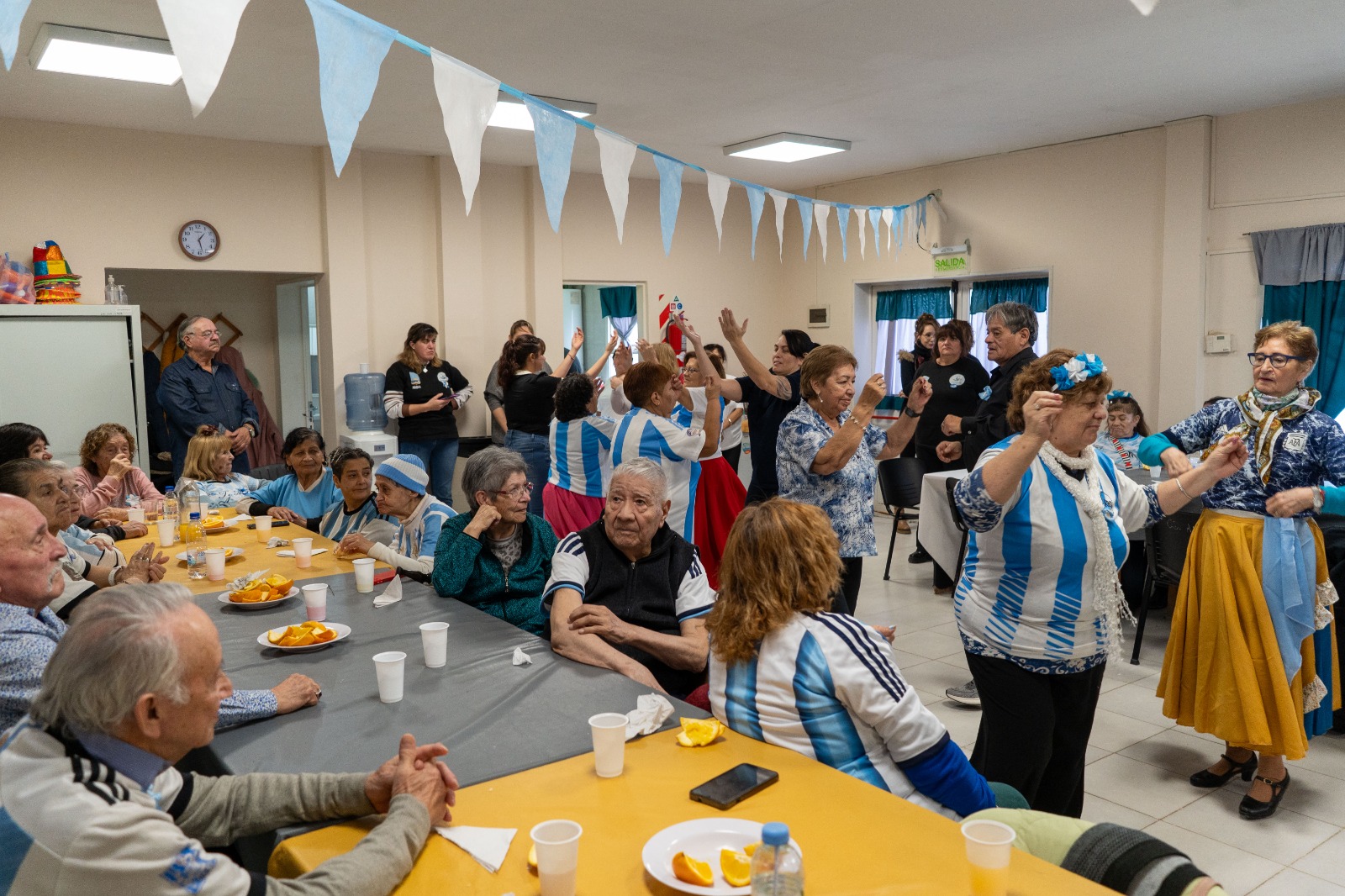 Comodoro conmemoró los festejos por el Día de la Independencia en espacios comunitarios