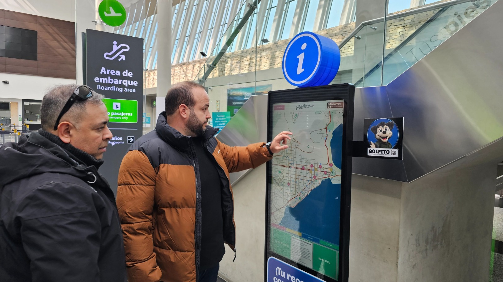 Comodoro Turismo instaló un tótem interactivo para viajeros en el Aeropuerto Internacional Gral. Mosconi
