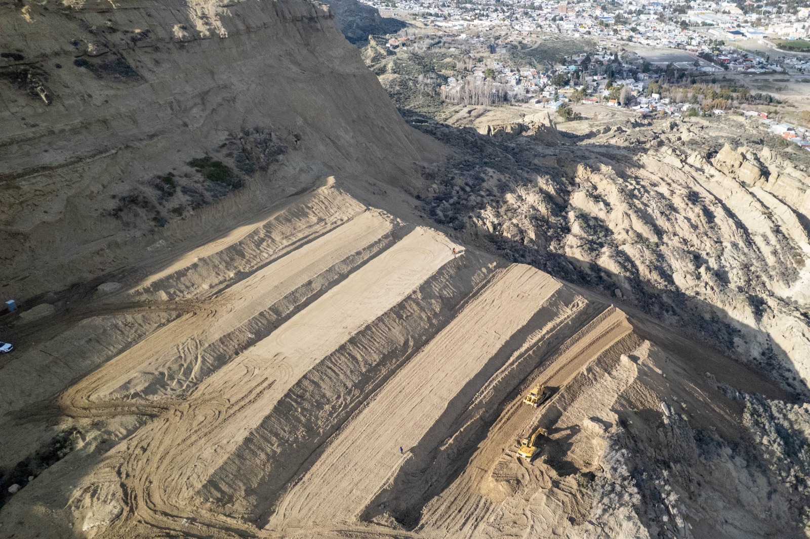 Avanzan los trabajos de aterrazamiento en la ladera del Cerro Hermitte