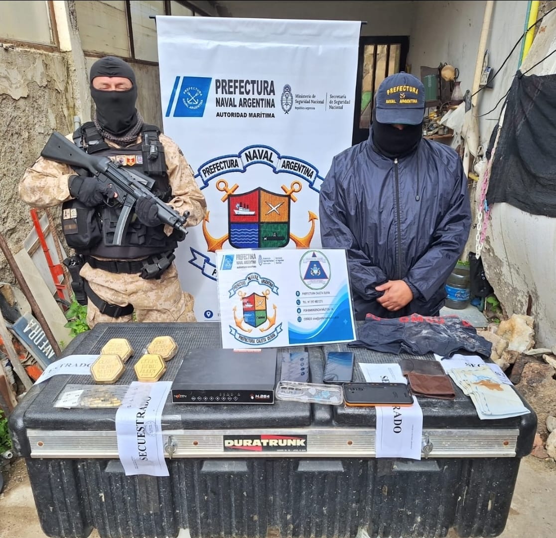 Allanamientos en Caleta Olivia: encontraron más de $1.200 millones en lingotes de oro en un innodoro