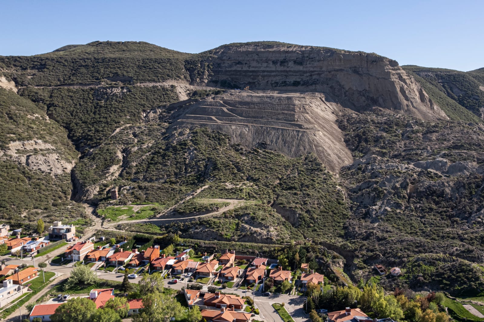 El Municipio dio inicio a la segunda etapa del aterrazamiento del cerro Hermitte