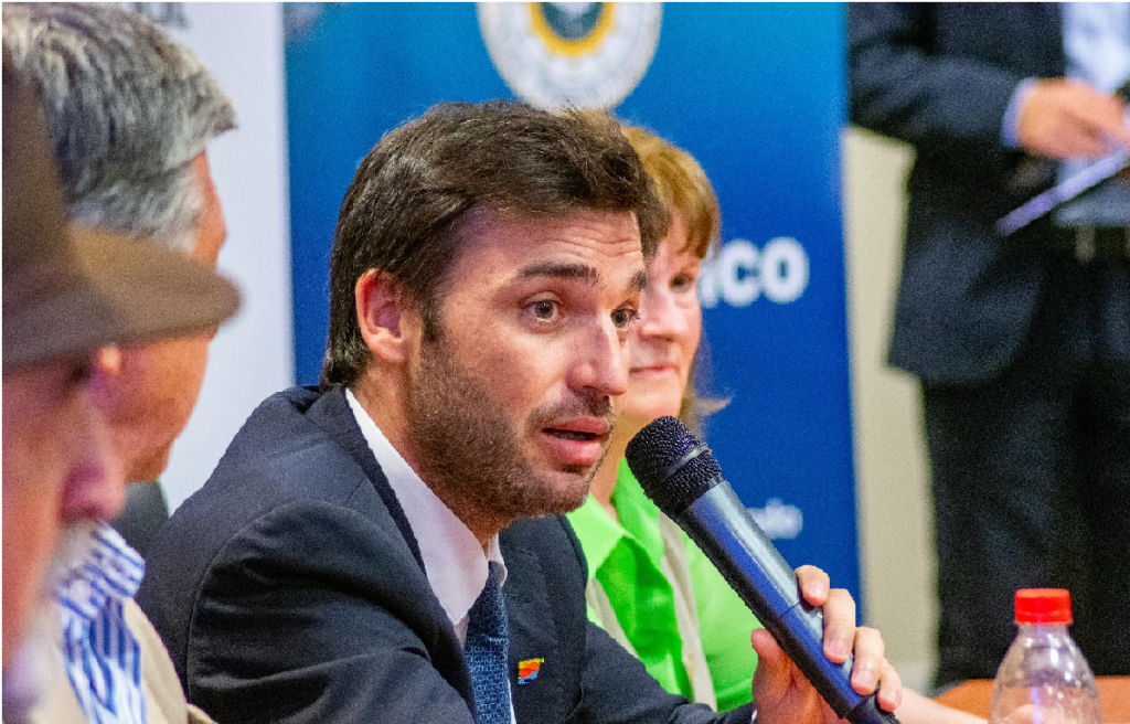 EL GOBERNADOR SIGUE EN DEUDA CON COMODORO