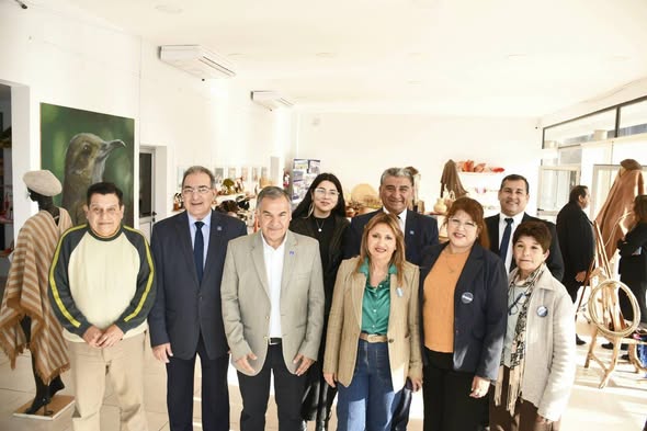 La intendente Fuentes visitó el Mercado Artesanal Municipal del parque Norte La intendente Fuentes visitó el Mercado Artesanal Municipal del parque Norte