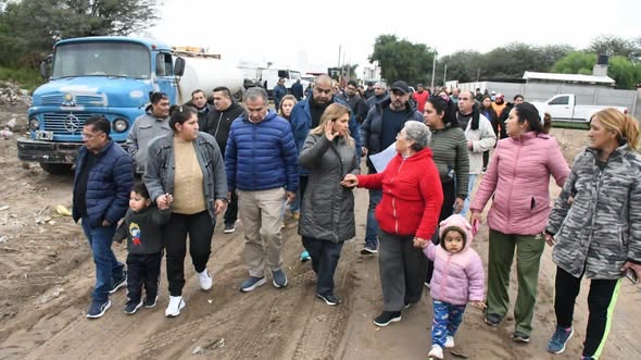 La intendente Fuentes coordinó el trabajo de las áreas operativas en el barrio Independencia