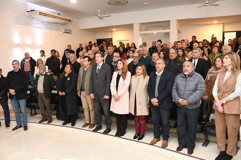 La intendente Fuentes y el Ing. Benavente participaron del acto por el Día del Arquitecto La intendente Fuentes y el Ing. Benavente participaron del acto por el Día del Arquitecto