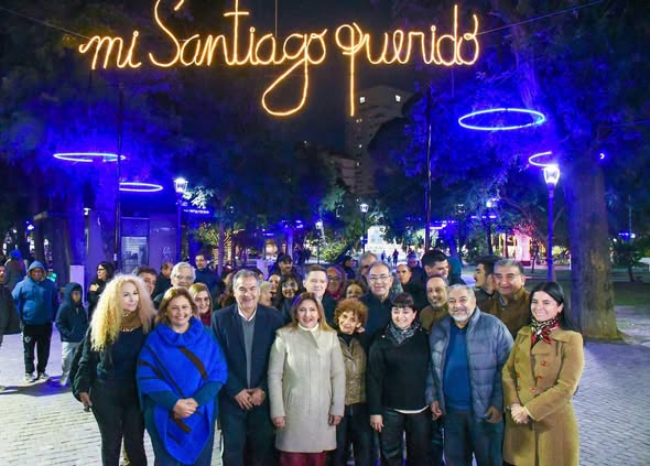 La intendente Fuentes y el secretario Benavente habilitaron el encendido de luces ornamentales del microcentro por el mes aniversario de la ciudad