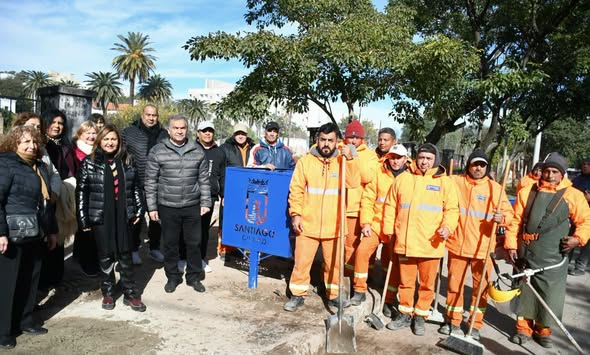 La intendente Fuentes y el secretario Benavente supervisaron trabajos de limpieza y colocación de cestos en el barrio Belgrano La intendente Fuentes y el secretario Benavente supervisaron trabajos de limpieza y colocación de cestos en el barrio Belgrano