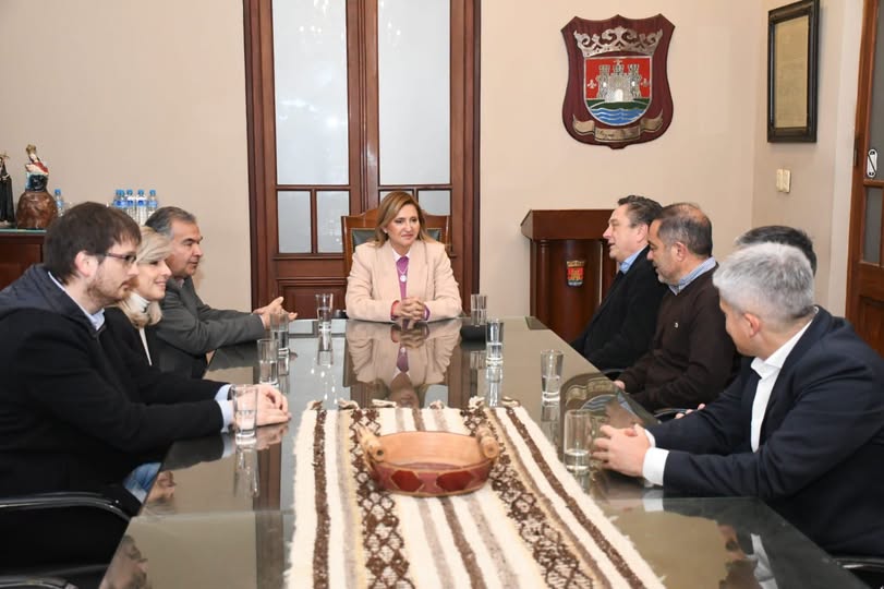 La intendente Fuentes recibió en el Salón de Acuerdos a la comisión directiva del Consejo de Ciencias Económicas