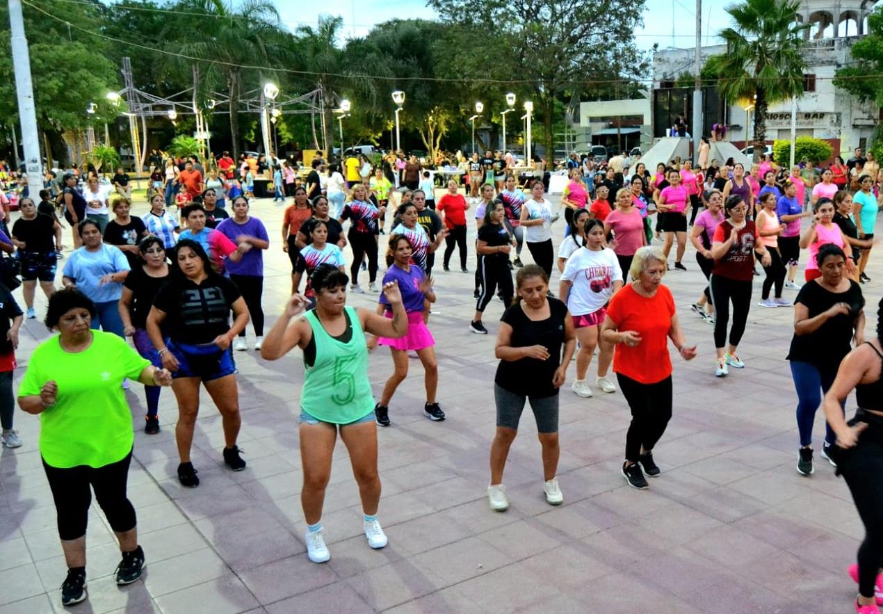 La municipalidad acompaña una Master class de aerobox en la Plaza Belgrano La municipalidad acompaña una Master class de aerobox en la Plaza Belgrano