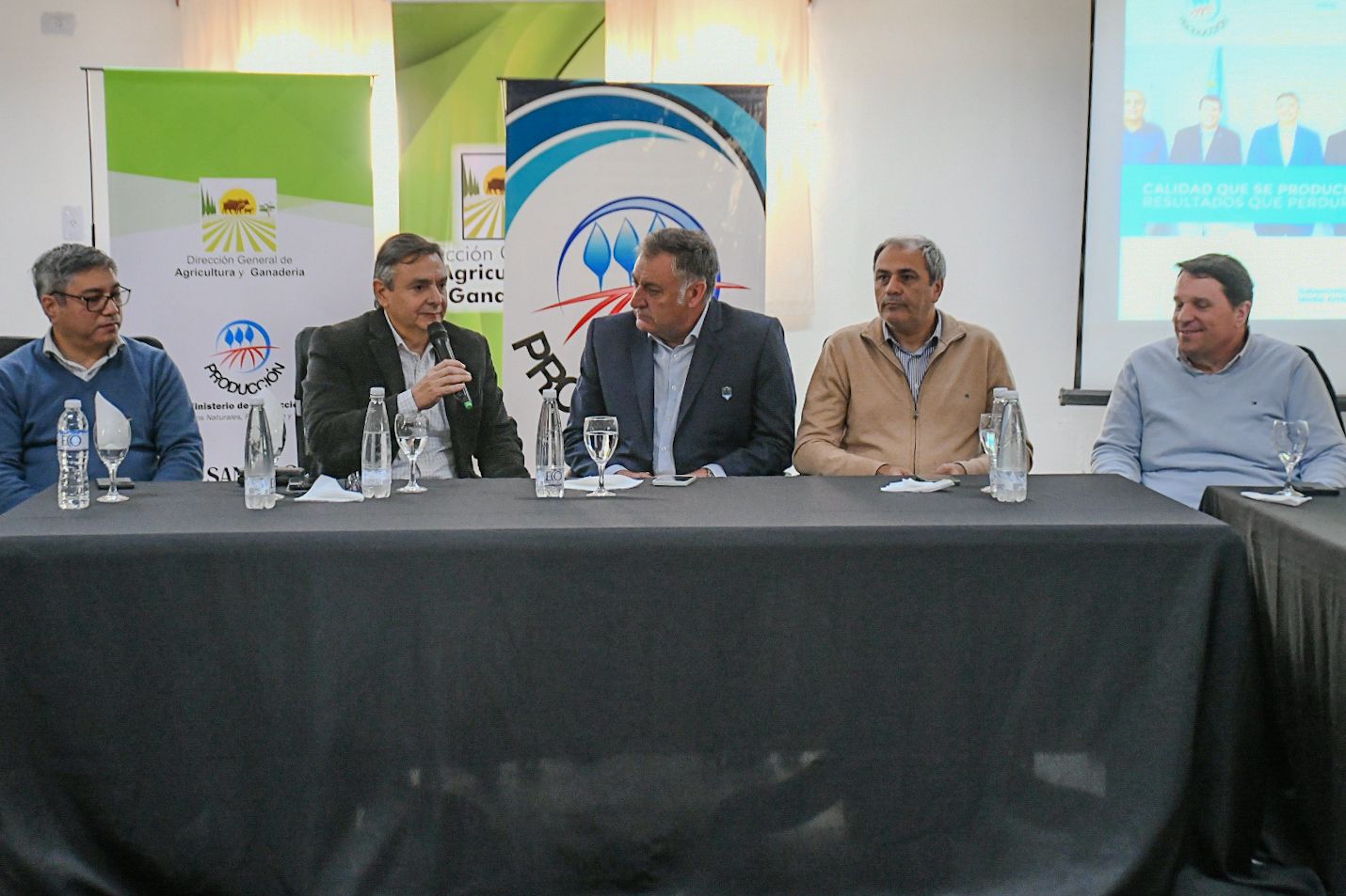 IMPORTANTE REUNIÓN DE LA MESA PROVINCIAL DE PRODUCCIÓN PORCINA EN EL VIVERO SAN CARLOS