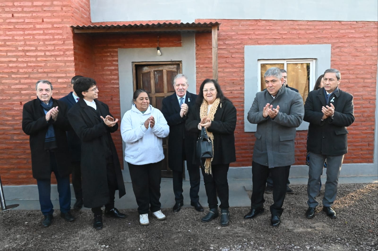 EL GOBERNADOR ELÍAS SUÁREZ INAUGURÓ OBRAS DE AMPLIACIÓN Y REFACCIÓN EN LA ESCUELA N° 748 DE VILLA ATAMISQUI Y ENTREGÓ VIVIENDAS SOCIALES